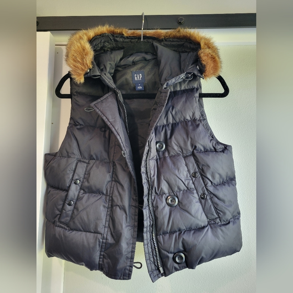 Gap cropped vest with detachable fur